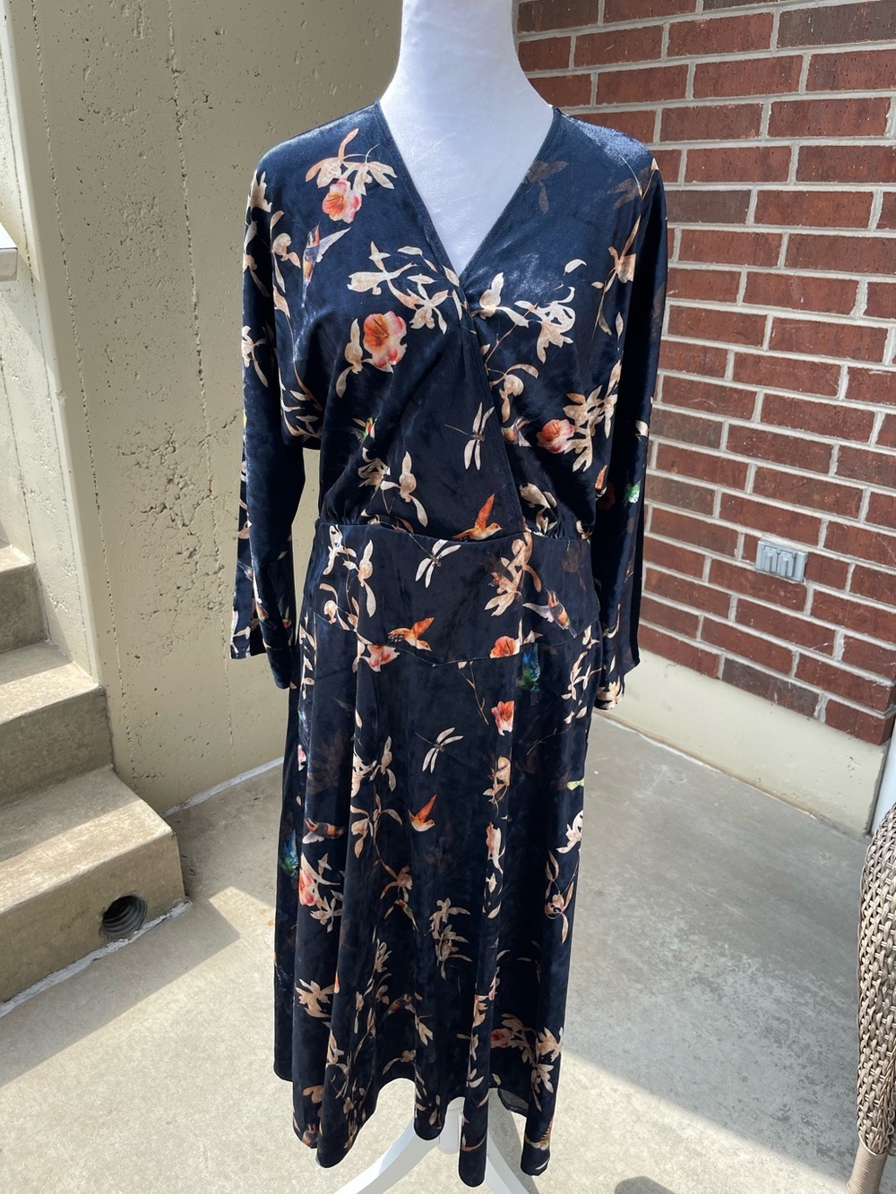 Jovonna London Navy Velvet Hummingbird Floral Faux Wrap Midi Dress Size 10 ~Flaw